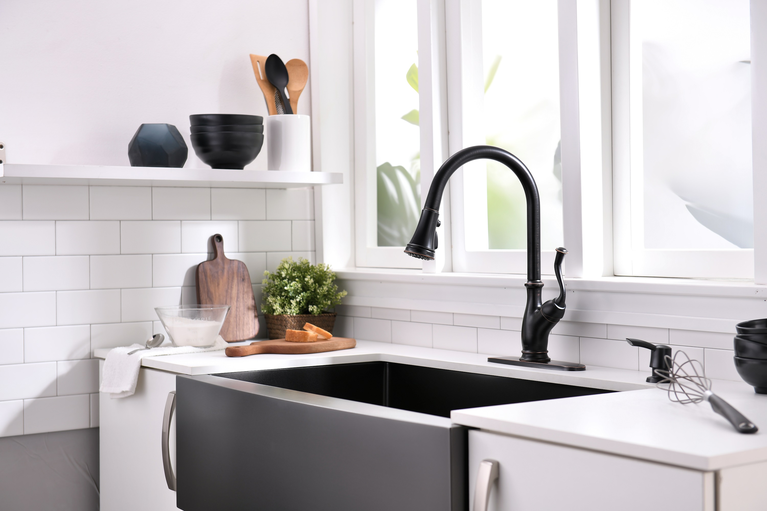 APS175-ORB How to use the 3 Function Kitchen Faucet：Power clean, spray, and stream with ease.JPG